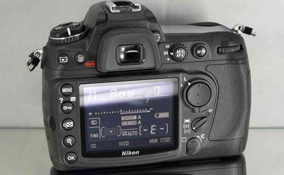 Nikon D300 APS-C 12.3 MPix CMOS*JPEG+RAW*30000 Exp - foto 7