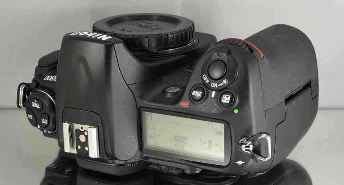 Nikon D300 APS-C 12.3 MPix CMOS*JPEG+RAW*30000 Exp - foto 5