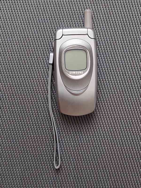 Mobilní telefon Samsung SGH A-800 - foto 3