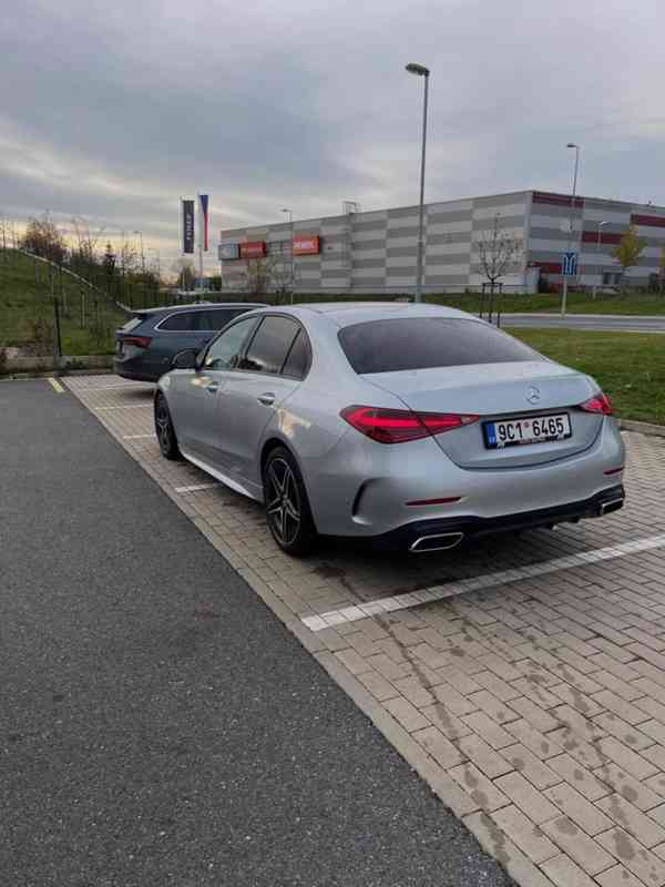 Mercedes-Benz Třídy C 220d AMG	 - foto 4