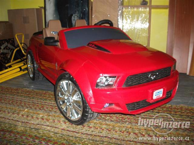 Elektrické auto Ford Mustang. Fisher- Price - foto 1
