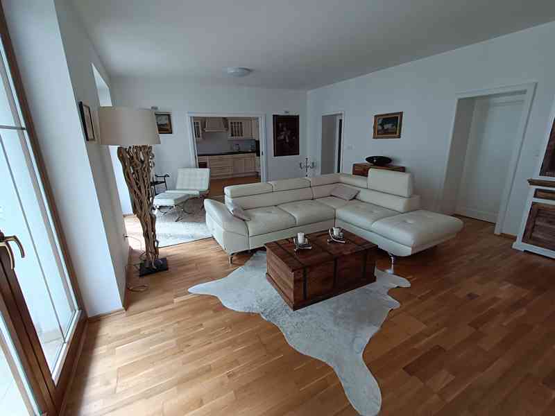Pronájem bytu 4+kk 130 m2 s terasou 70 m2 a vlastním garážov - foto 1