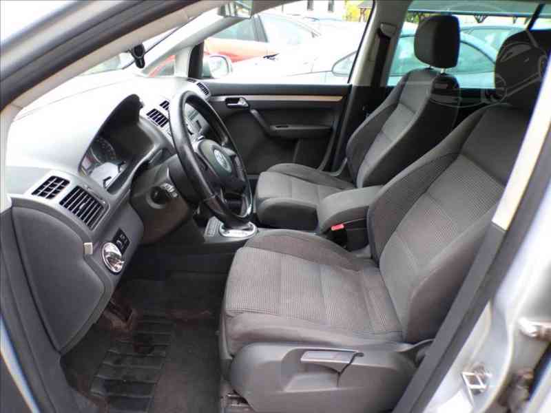VW Touran 2,0 TDI-103KW DSG,XENONY - foto 8