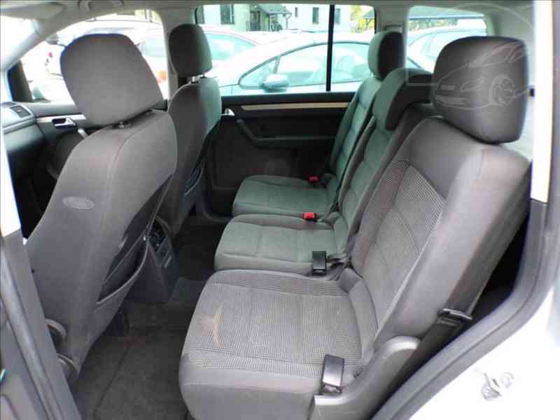 VW Touran 2,0 TDI-103KW DSG,XENONY - foto 9
