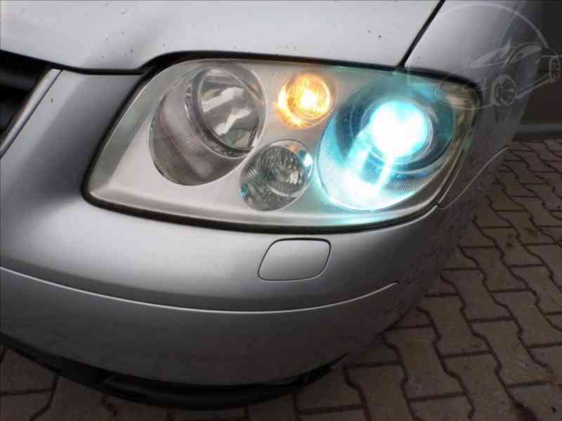 VW Touran 2,0 TDI-103KW DSG,XENONY - foto 14