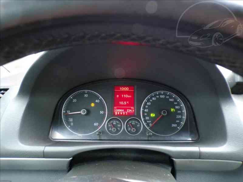 VW Touran 2,0 TDI-103KW DSG,XENONY - foto 6