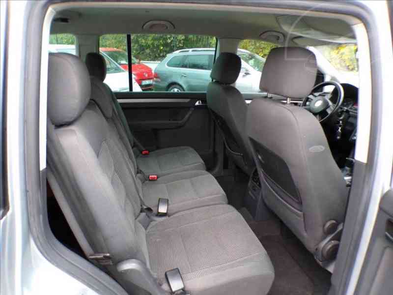 VW Touran 2,0 TDI-103KW DSG,XENONY - foto 11