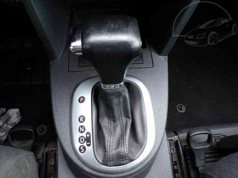 VW Touran 2,0 TDI-103KW DSG,XENONY - foto 7