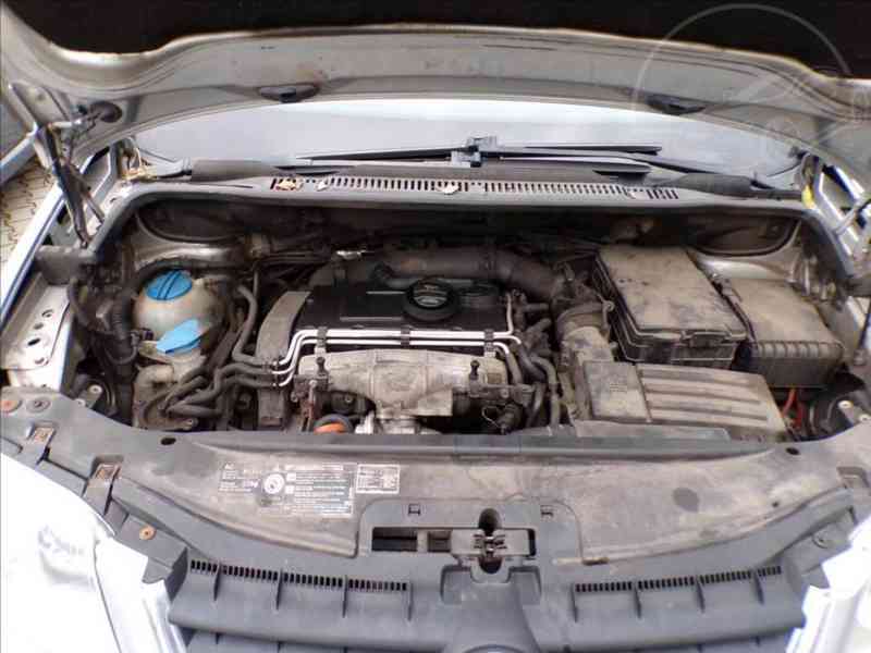 VW Touran 2,0 TDI-103KW DSG,XENONY - foto 13