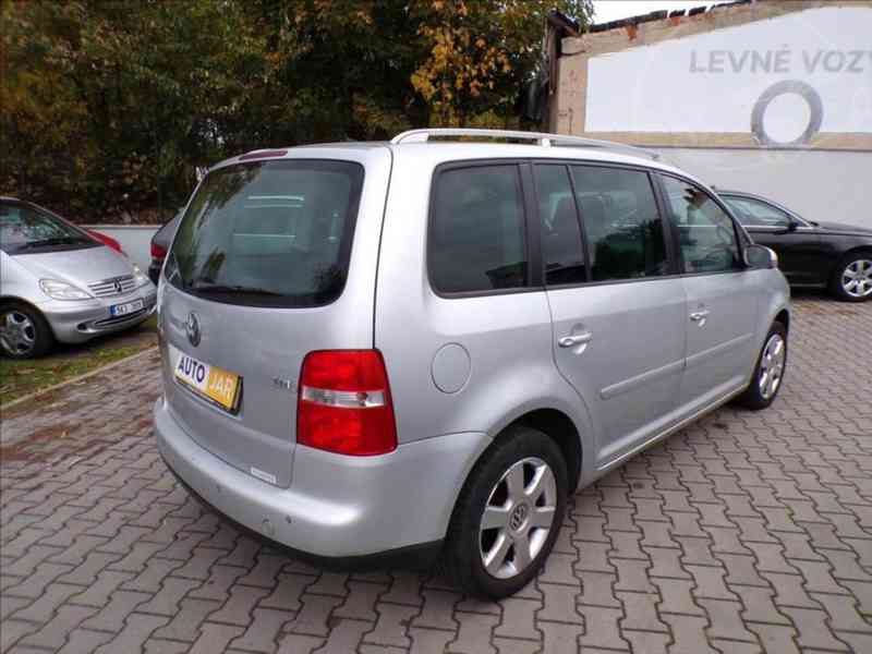 VW Touran 2,0 TDI-103KW DSG,XENONY - foto 4