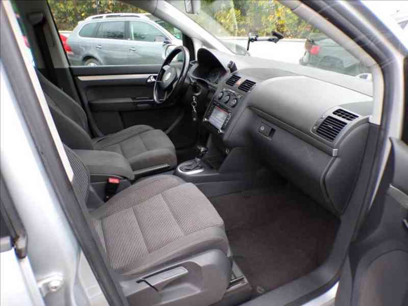 VW Touran 2,0 TDI-103KW DSG,XENONY - foto 12