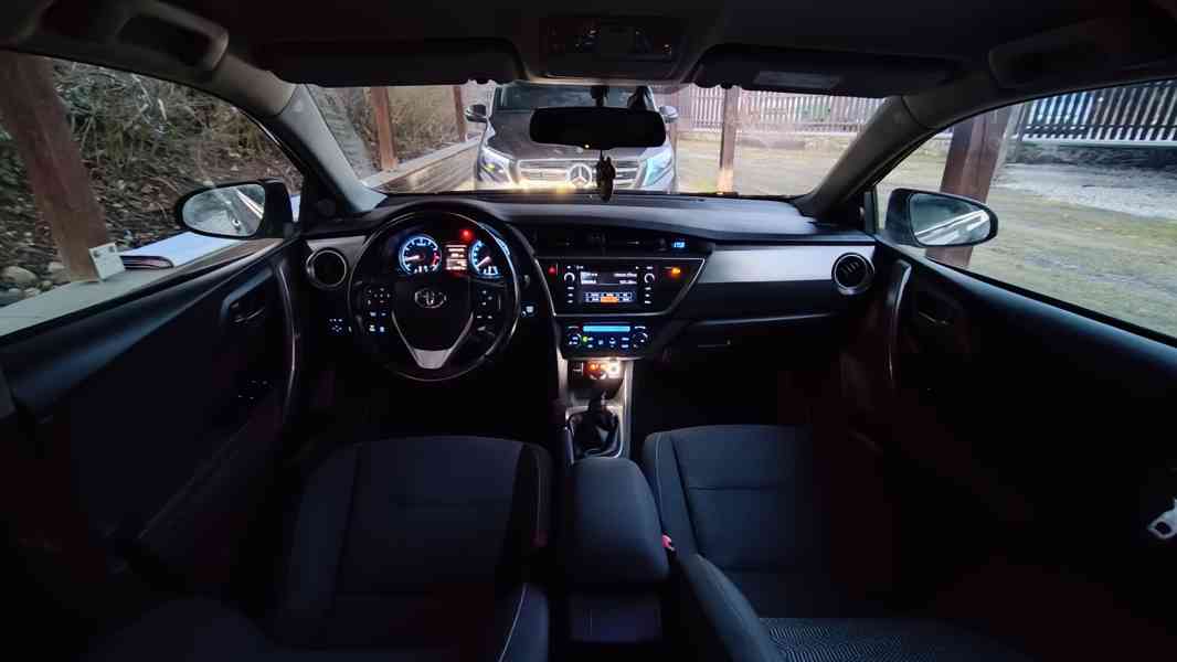 TOYOTA AURIS 1.6i benzín 97KW 1.majitelka  - foto 17