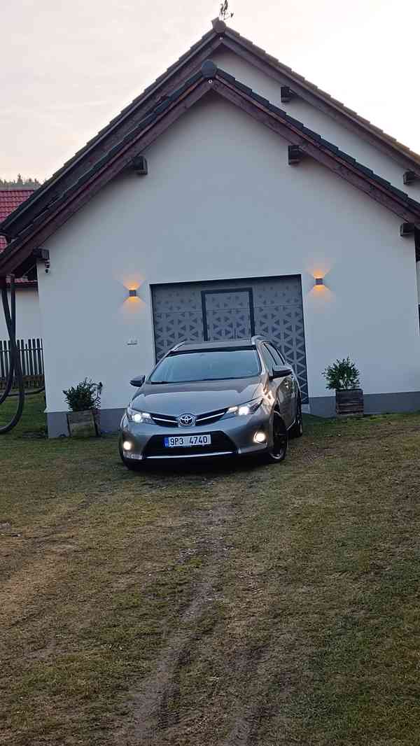 TOYOTA AURIS 1.6i benzín 97KW 1.majitelka  - foto 13