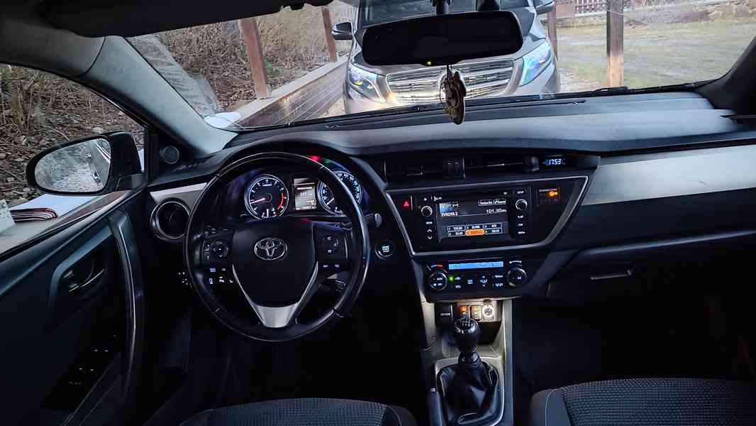 TOYOTA AURIS 1.6i benzín 97KW 1.majitelka  - foto 9