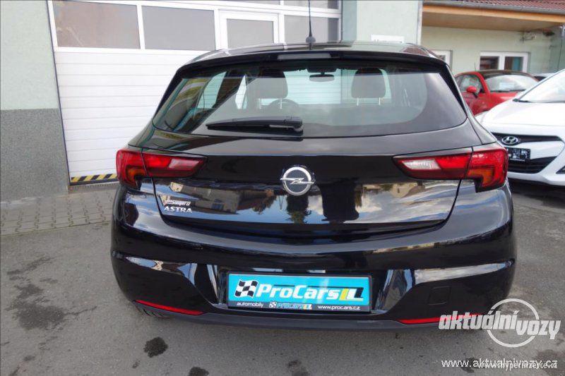 Opel Astra 1.4, rok 2016 - foto 3