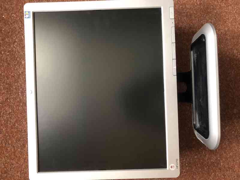 Monitor HP,  17 palců,  LCD - foto 1