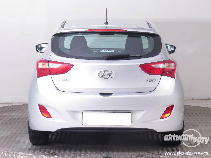 Hyundai i30 1.4, benzín, r.v. 2014 - foto 14