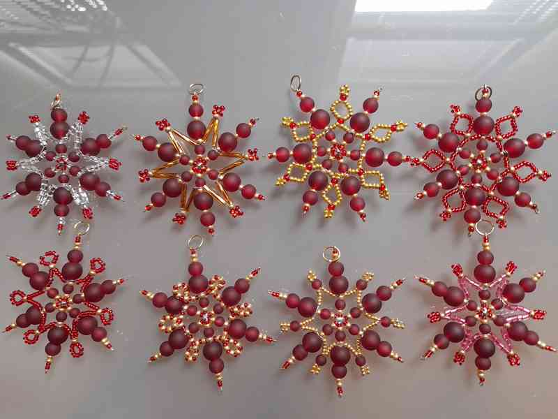 Hvězdičky z koralku ze skla  - foto 3