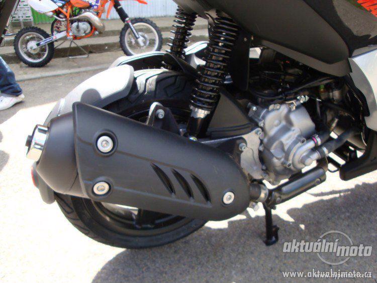 Prodej motocyklu Aprilia SR Max 300 - foto 8