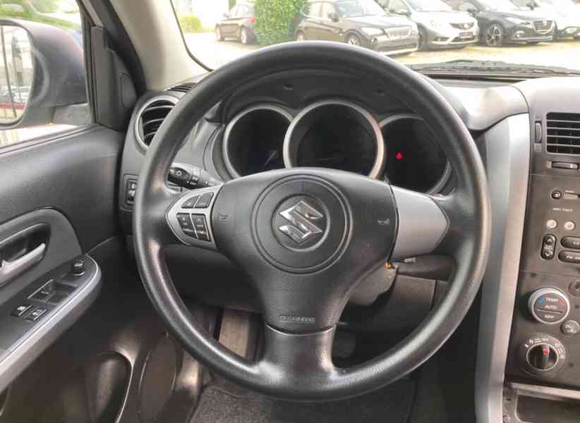 Suzuki Grand Vitara 2.4i Comfort Aut. benzín 122kw - foto 12