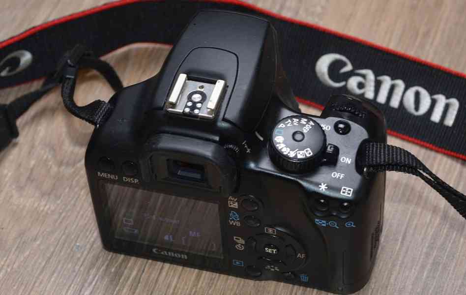 Canon EOS 1000D **APS-C CMOS *Live View* 7100 Exp. - foto 4