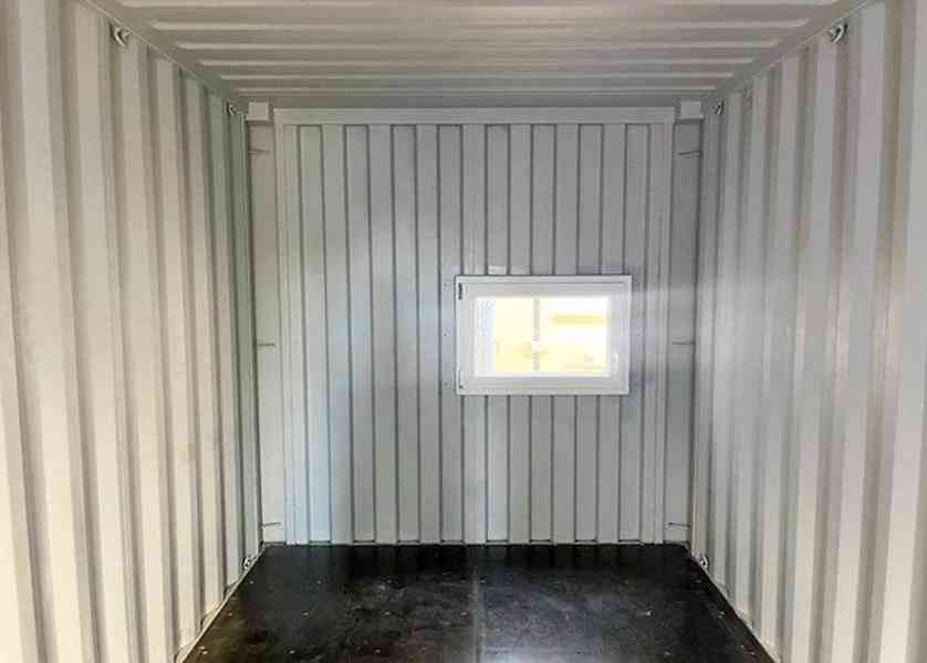 20stopý přepravní kontejner + sekční vrata + okno - foto 9