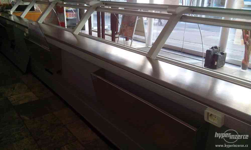 Obslužná chladicí vitrína  5,7 m - foto 6