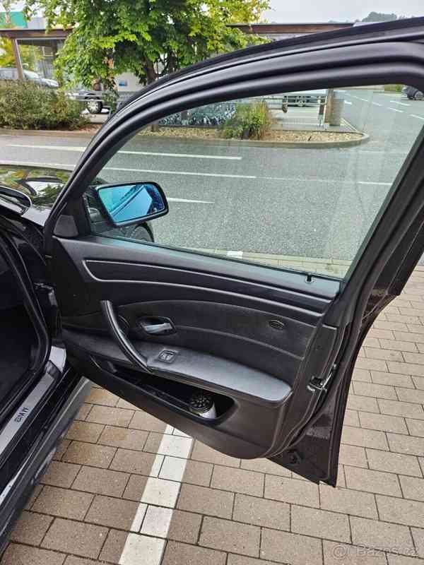 BMW Řada 5 3,0   E60 530d - foto 12