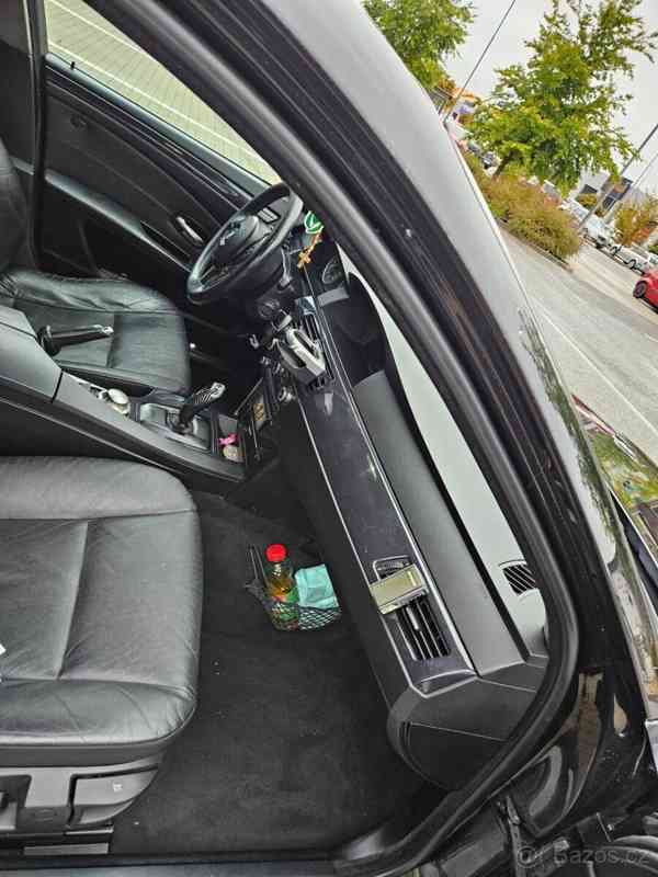 BMW Řada 5 3,0   E60 530d - foto 13