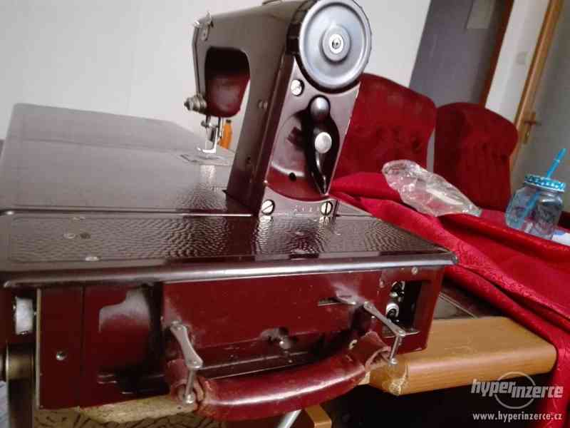 Starožitný šicí stroj FREIA - foto 3