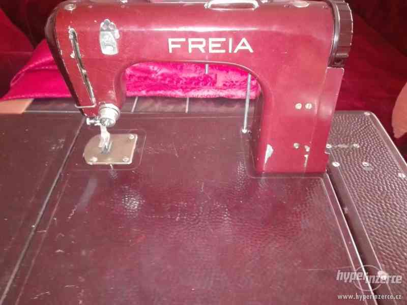 Starožitný šicí stroj FREIA - foto 5