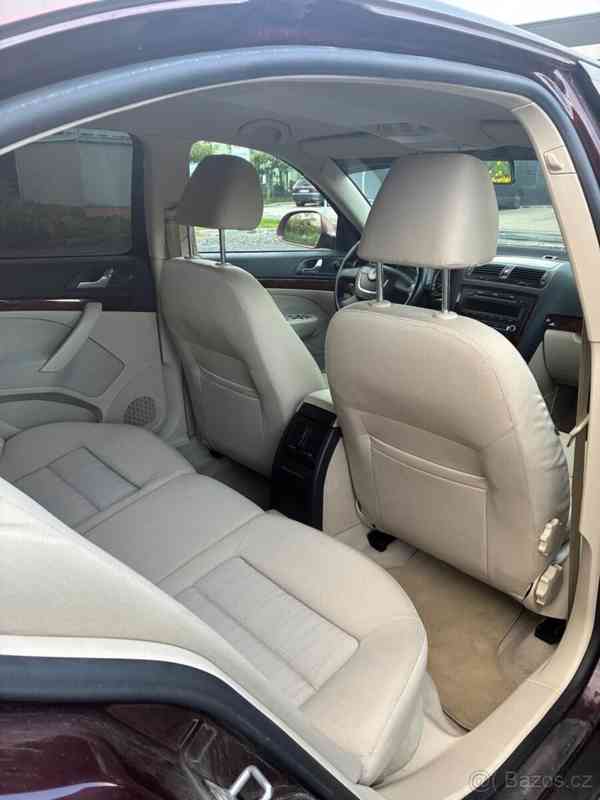Škoda Octavia 1,6   II FACELIFT MPI 75 kW - foto 3