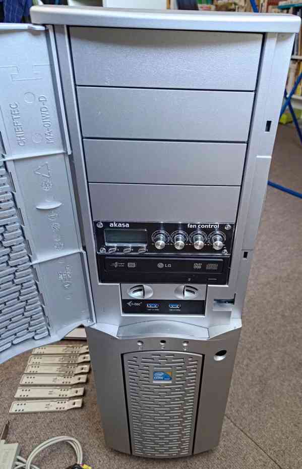 prodám počítačový case bigtower Chieftec MA-01WD-D s PSU atd - foto 5