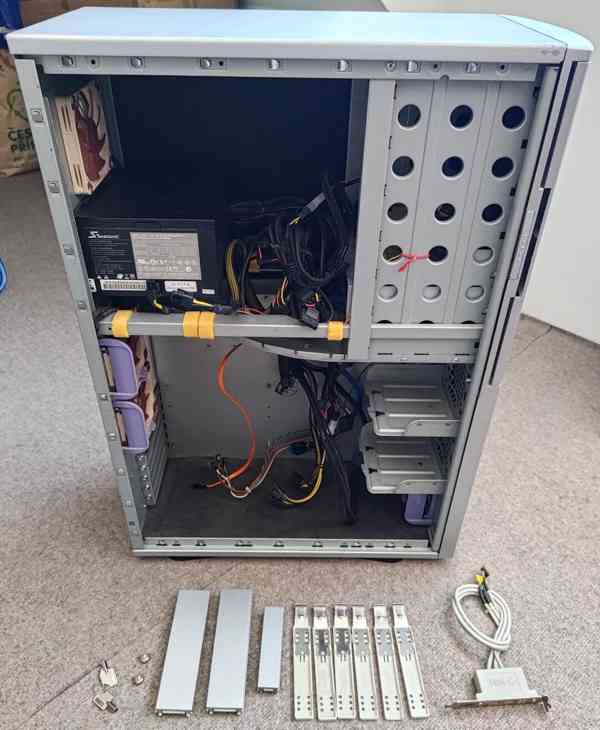 prodám počítačový case bigtower Chieftec MA-01WD-D s PSU atd - foto 2