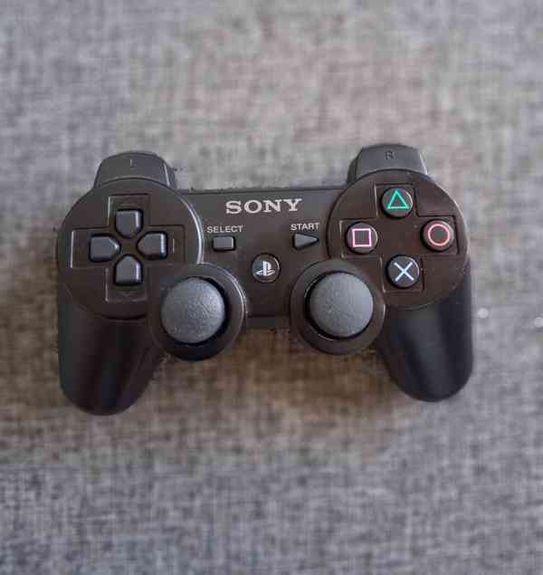 PS3 Slim 250 GB + 18 her  - foto 3