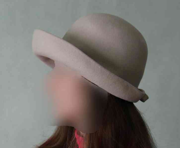 Dámský světle šedý klobouk - ruční práce - foto 9