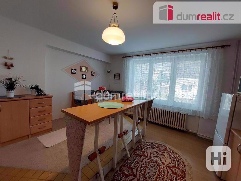 prodej RD se 2 byty 4+1, terasa, balkon, 2x garáž, dílna - foto 7