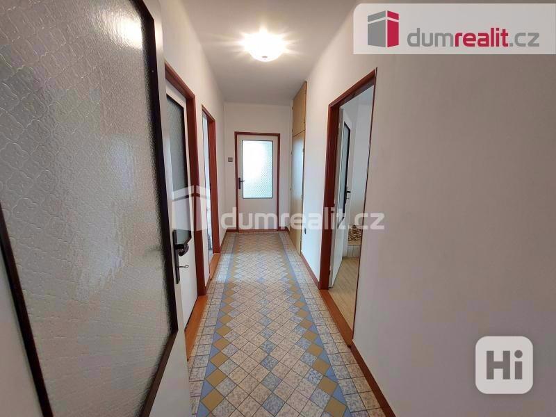 prodej RD se 2 byty 4+1, terasa, balkon, 2x garáž, dílna - foto 17