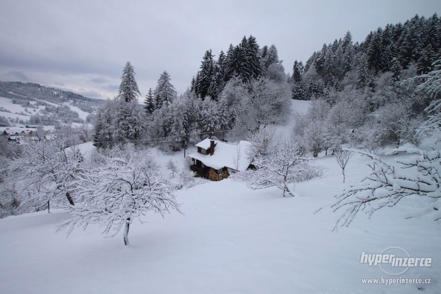 Valašská chalupa na samotě u lesa, v CHKO Beskydy  - foto 42