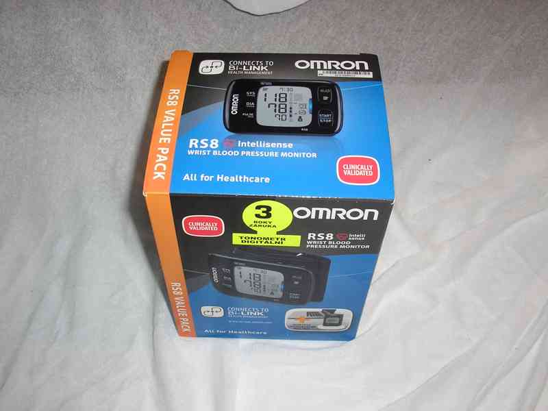 Tonometr OMRON RS8 s NFC/USB adaptérem - foto 5