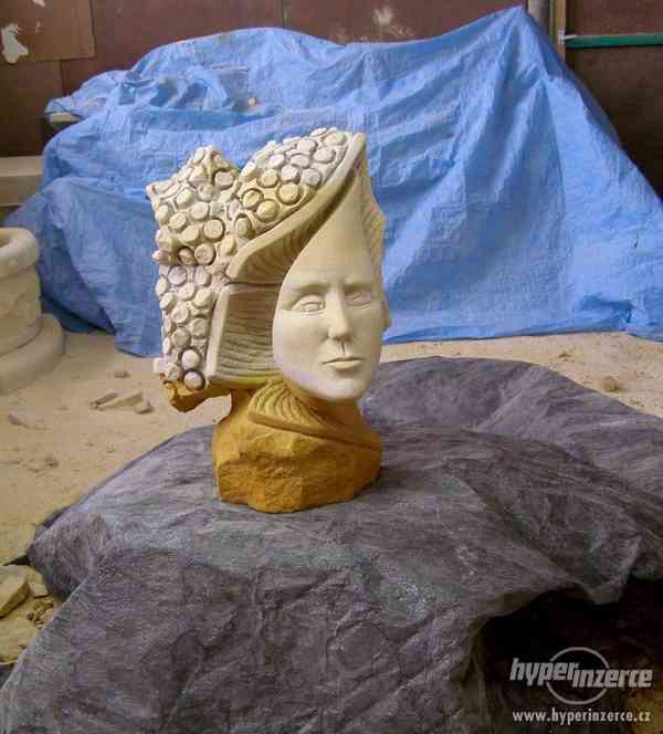 Hlava dívky - plastiky z přírodního kamene - foto 2