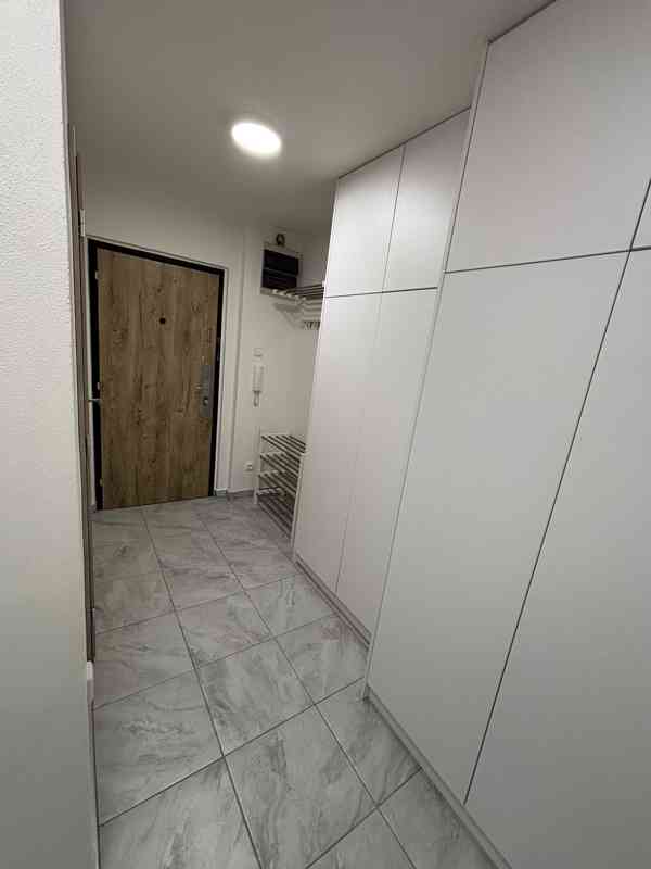 Zrekonstruovaný byt 2+kk - foto 7