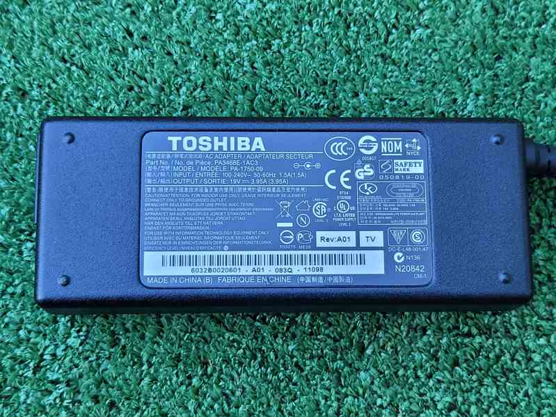 1ks baterie + nabíječka pro notebook TOSHIBA 17" - foto 3