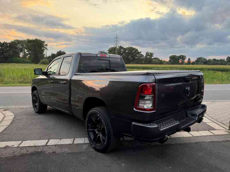 Dodge Ram 1500 BIGHORN 5,7 HEMI 4x4 2023 AKCE DPH - foto 3