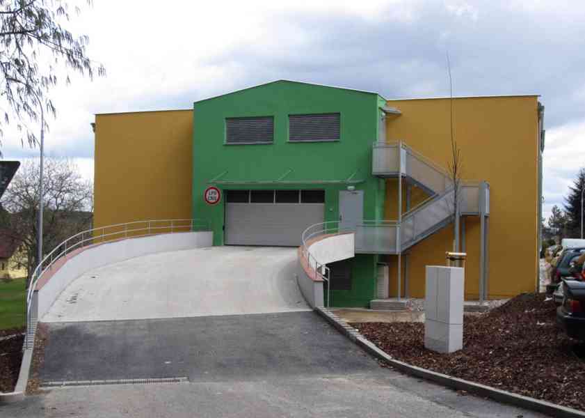 Pronájem části garáže pro parkování motocyklu - foto 7