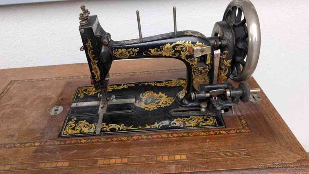 Starožitný retro šicí stroj PRECIOSA