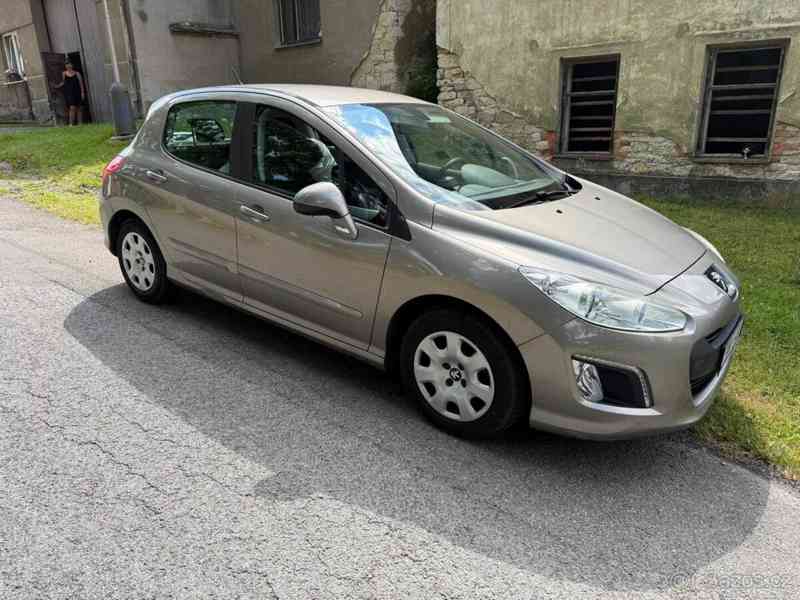 Peugeot 308 1.4 VTi (72 kW), r. 2013, 66 000 km - foto 3