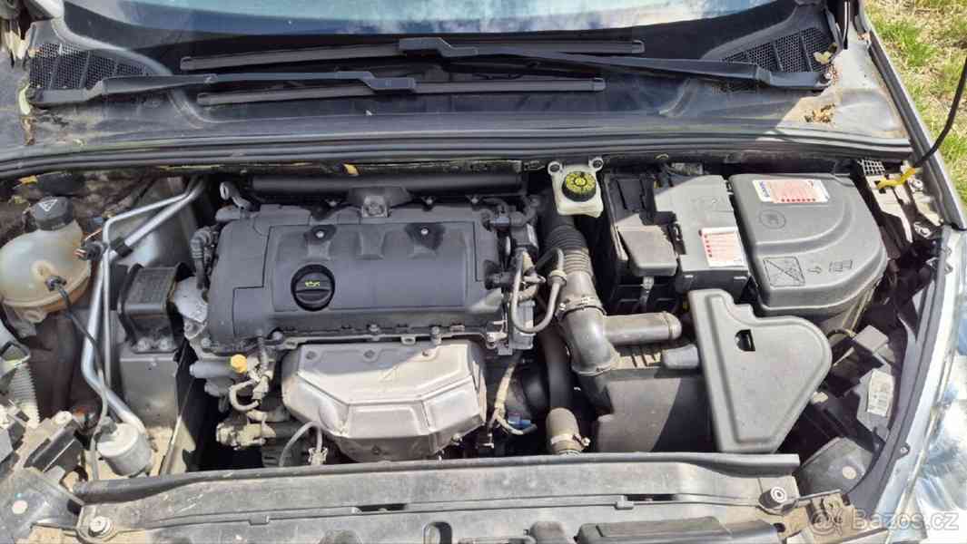 Peugeot 308 1.4 VTi (72 kW), r. 2013, 66 000 km - foto 9