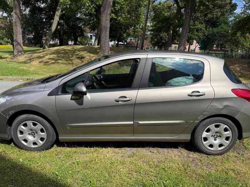 Peugeot 308 1.4 VTi (72 kW), r. 2013, 66 000 km - foto 2