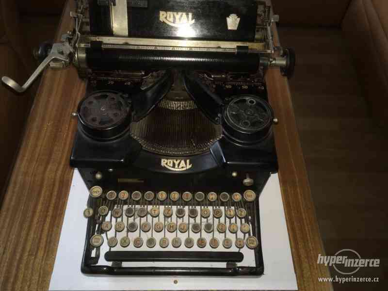 starý psací stroj Royal - foto 3